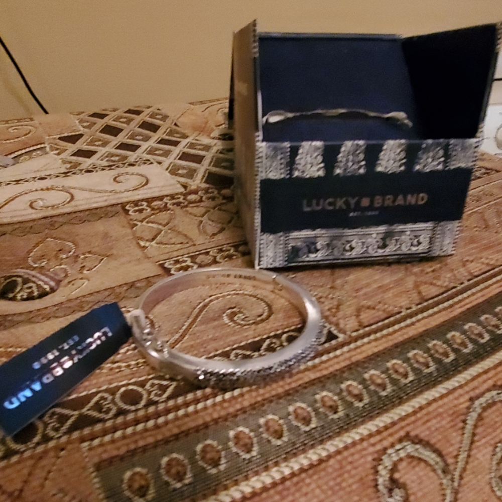 Lucky Brand silver bangle bracelet - Picture 2 of 5